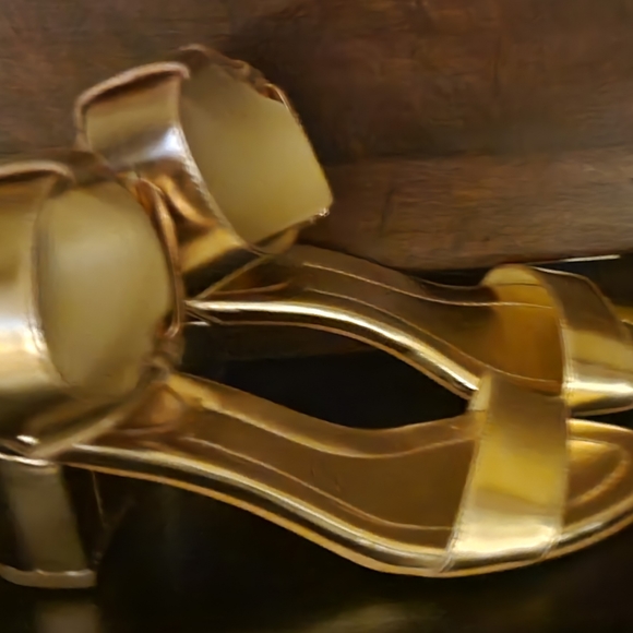 MK Sandals - Picture 1 of 4